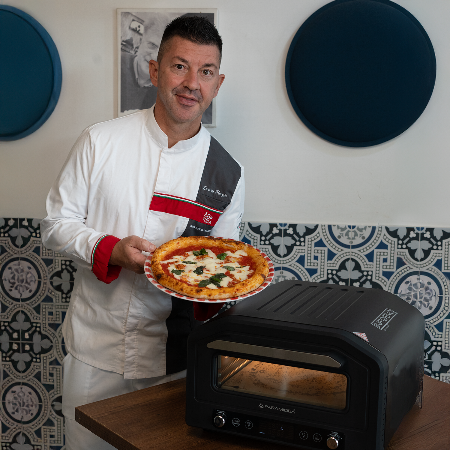 PYRAMIDEA Forno Elettrico per Pizza Inforno con i Consigli di Errico Porzio 1700W Colore Nero PIF401